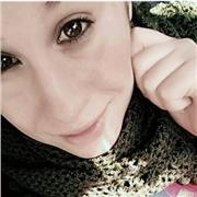 Studentessa in comunicazione interculturale con diploma umanistico